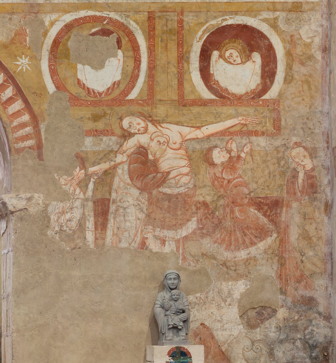 الكنيسة (Église Saint-Martin). الداخلية. اللوحات الجدارية (فريسكو). الجدار الغربي للصحن. التفاصيل. نزول الصليب. القرن الثاني عشر. بواسطة غير معروف