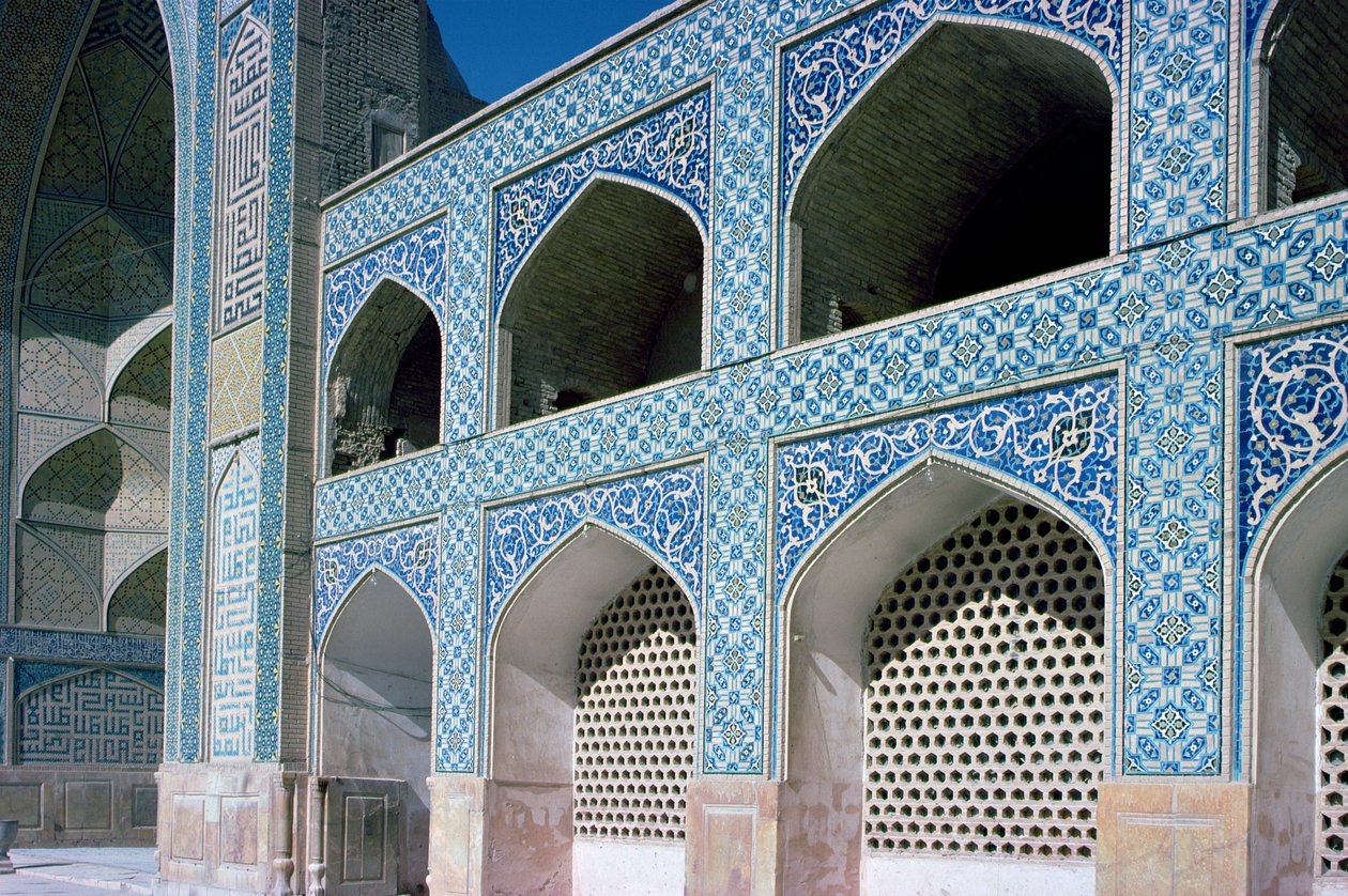 رواق الفناء (الرواق) والمدخل الغربي المقبب (إيوان) حوالي 1121-2 (صورة) بواسطة غير معروف