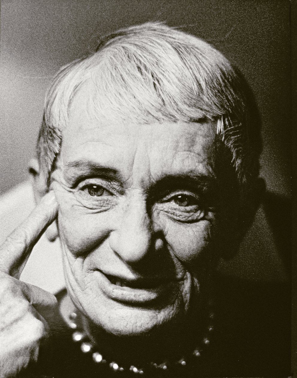 دوروثيا لانج (1895-1965) 1963 (صورة بالأبيض والأسود) بواسطة فنان غير معروف