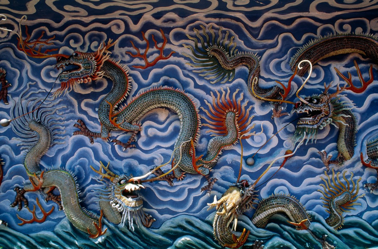 Dragons ، Haw Par Villa (Tiger Balm Garden) ، منتزه ترفيهي قائم على الأساطير والأساطير الصينية ، سنغافورة ، جمهورية سنغافورة بواسطة فنان غير معروف