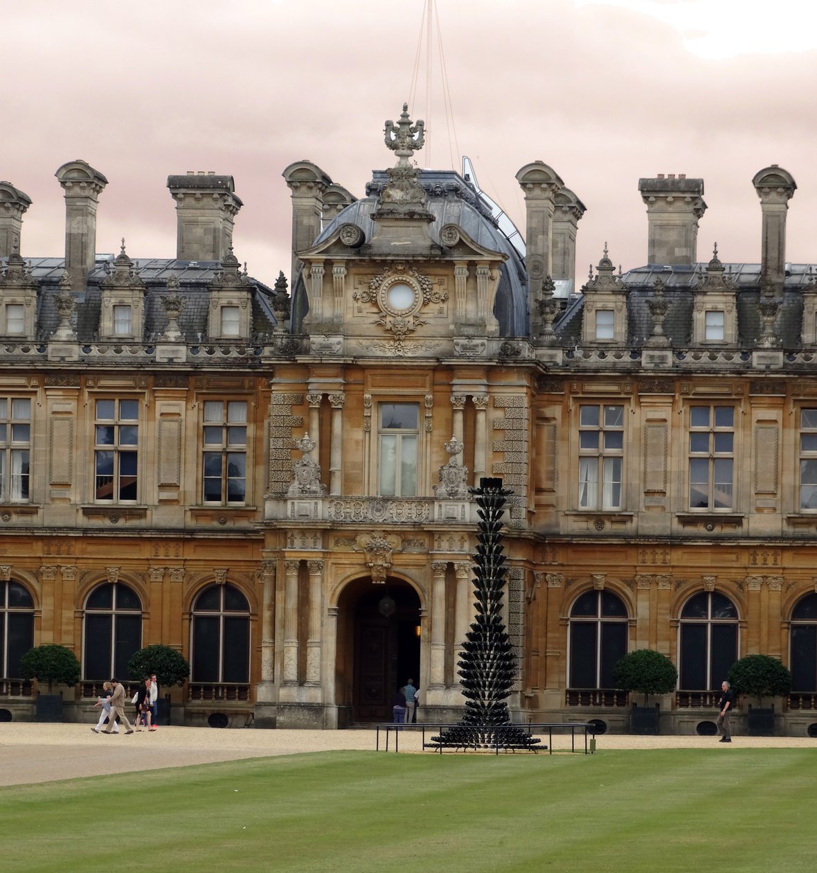 Exterior of Waddesdon Manor بواسطة فنان غير معروف
