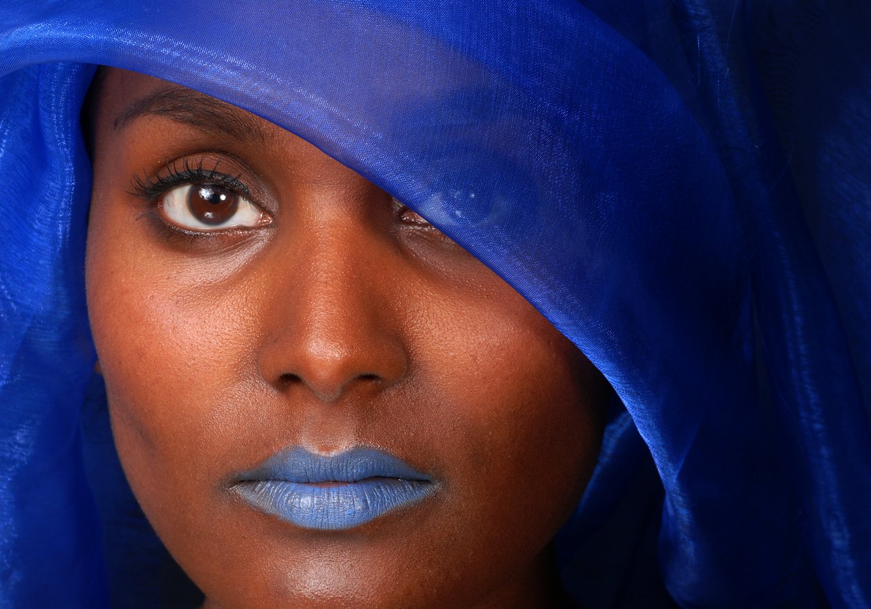 World Woman 7 ، 2005 (في الصورة) بواسطة فنان غير معروف