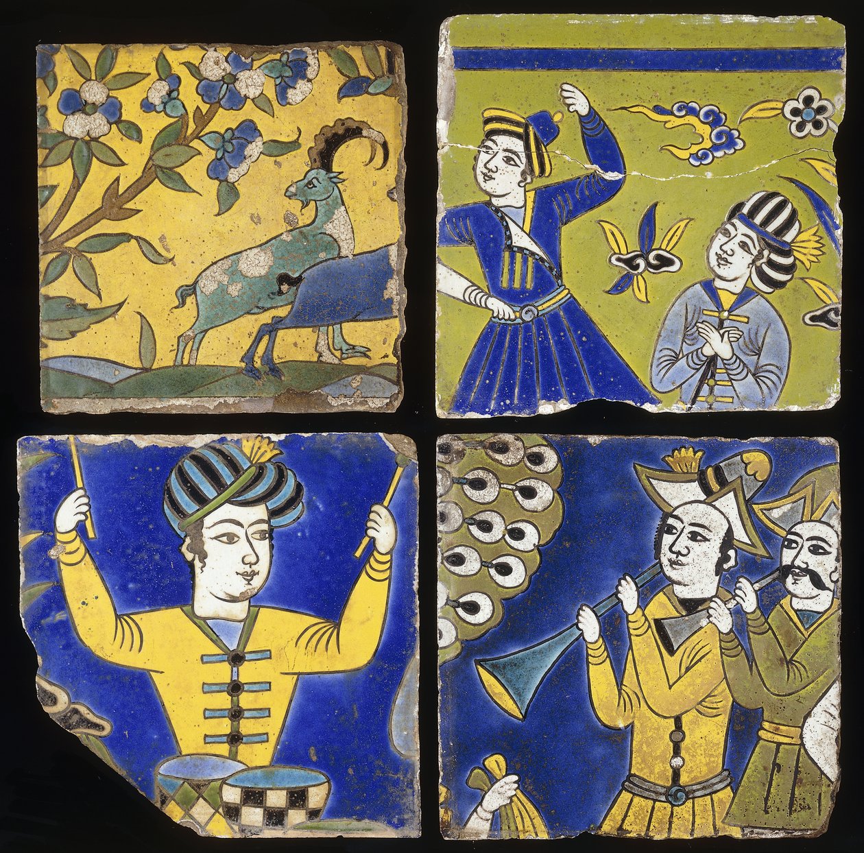 أربعة بلاطات من Saffavid cuerda seca ، تصور اثنين من الوعل ، وشخصيات الموسيقيين والراقصين ، ج. 1600 بواسطة غير معروف
