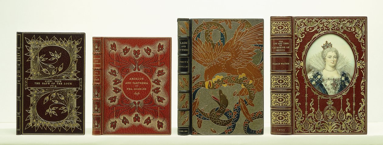 أربعة غلاف كتاب ملزم مع Riviere & Sons بما في ذلك "The Life and Times of Catherine de" Medici "، بواسطة غير معروف
