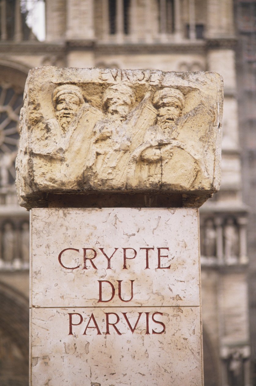 فرنسا ، باريس ، نقش Crypte du Parvis في سرداب أثري ، على Ile de la Cite ، حجر به نقش ونقوش. بواسطة غير معروف