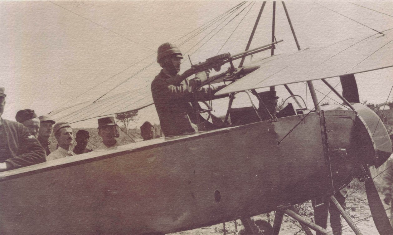 French soldiers around the machine gun of an aircraft - 1915 بواسطة غير معروف