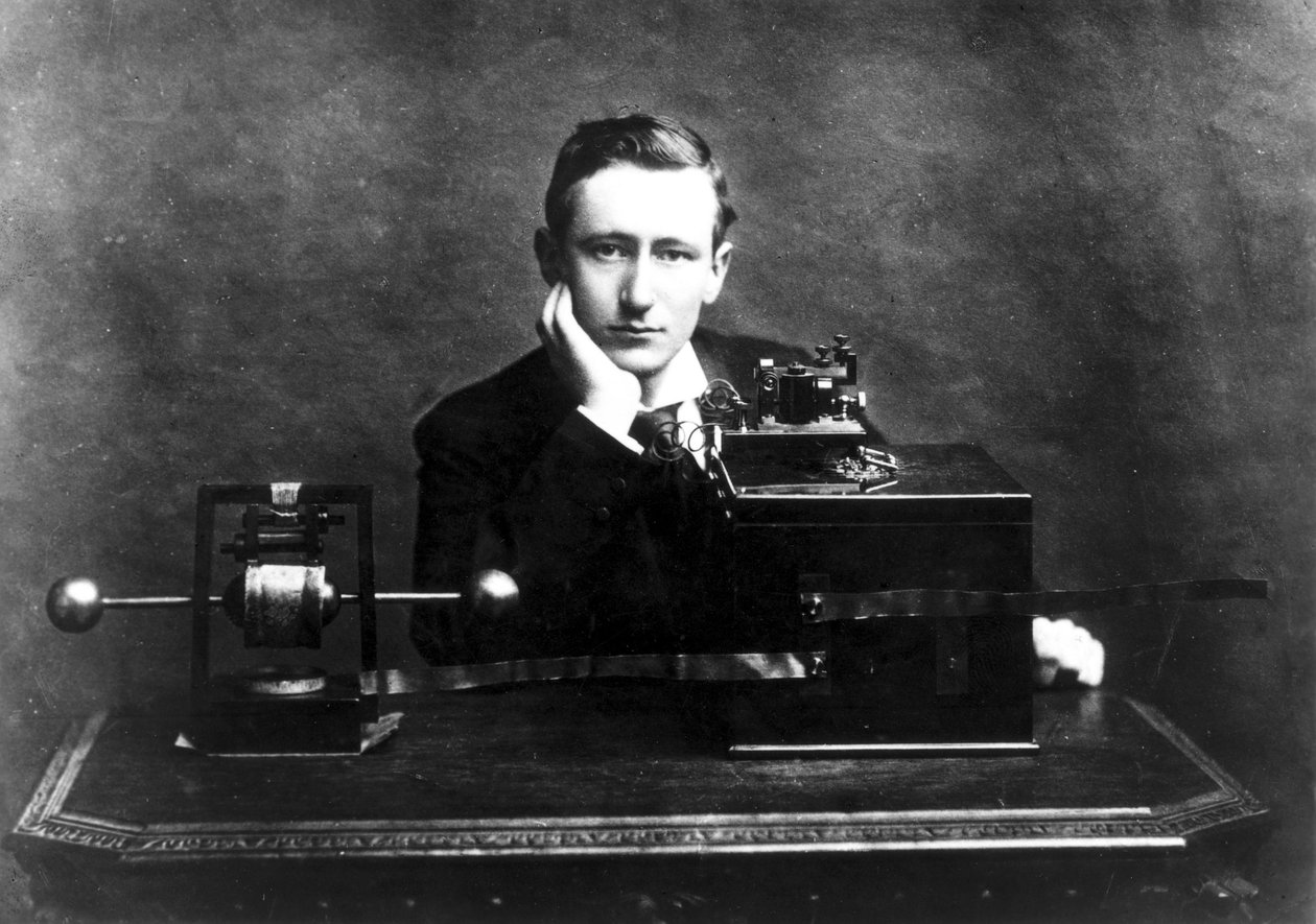 Gugliemo Marconi ، رائد راديو إيطالي ، عام 1900 بواسطة غير معروف