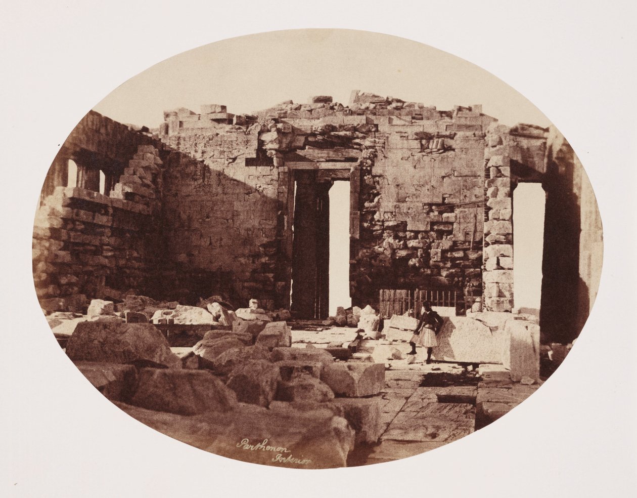 داخل البارثينون ، أثينا ، ج 1849 بواسطة غير معروف