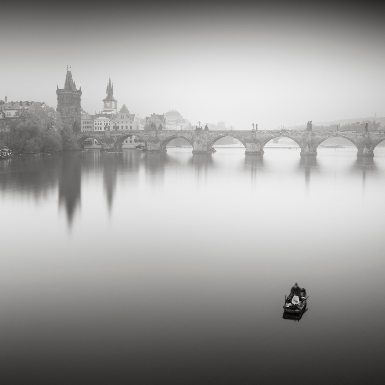 جسر تشارلز ، دراسة 2 ، براغ ، جمهورية التشيك ، 2015 (صورة b / w) بواسطة فنان غير معروف