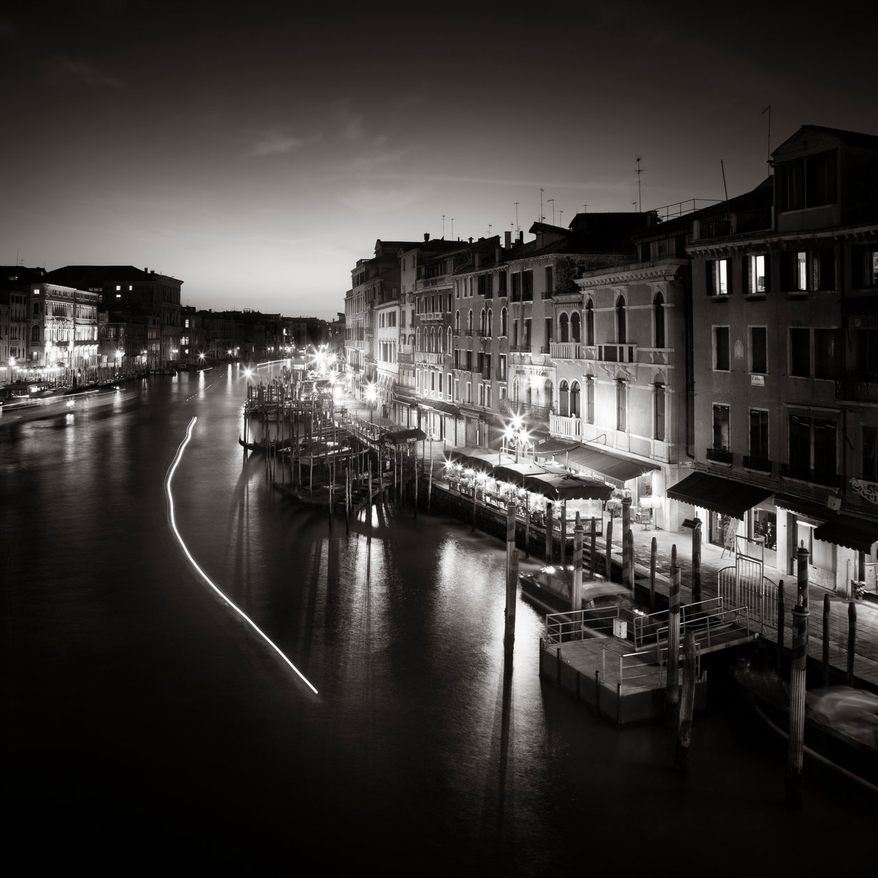 Light Traffic ، البندقية ، إيطاليا ، 2013 (b / w photo) بواسطة فنان غير معروف
