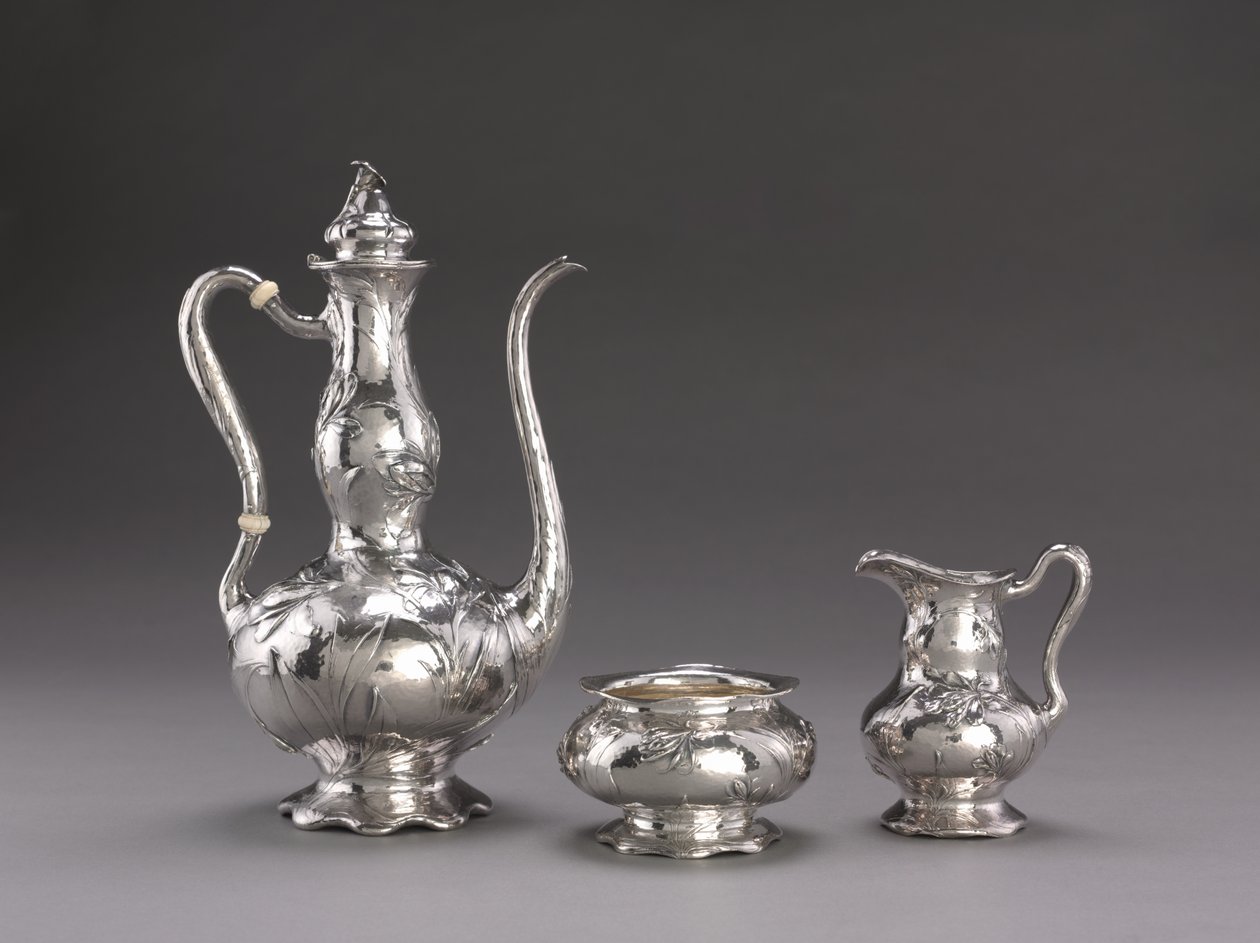 خدمة القهوة المطروقة: وعاء القهوة ، c.1900-1910 بواسطة غير معروف