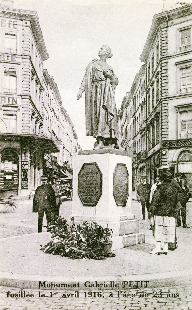 نصب تذكاري في بروكسل لإحياء ذكرى غابرييل بيتي ، حوالي عام 1925 (ليتو) بواسطة غير معروف