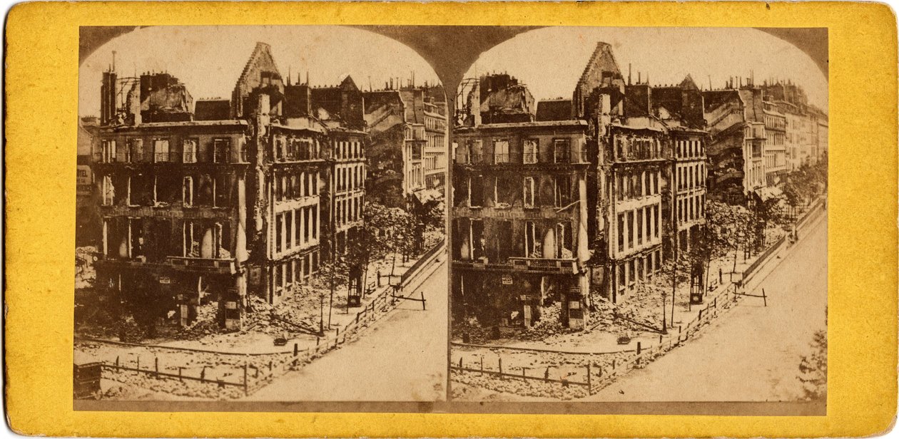 بلدية باريس (1871): منظر لباريس في حالة خراب. تصوير مجهول. اطبع على الورق المقوى. خافت. 17،5x6،9 سم بواسطة غير معروف