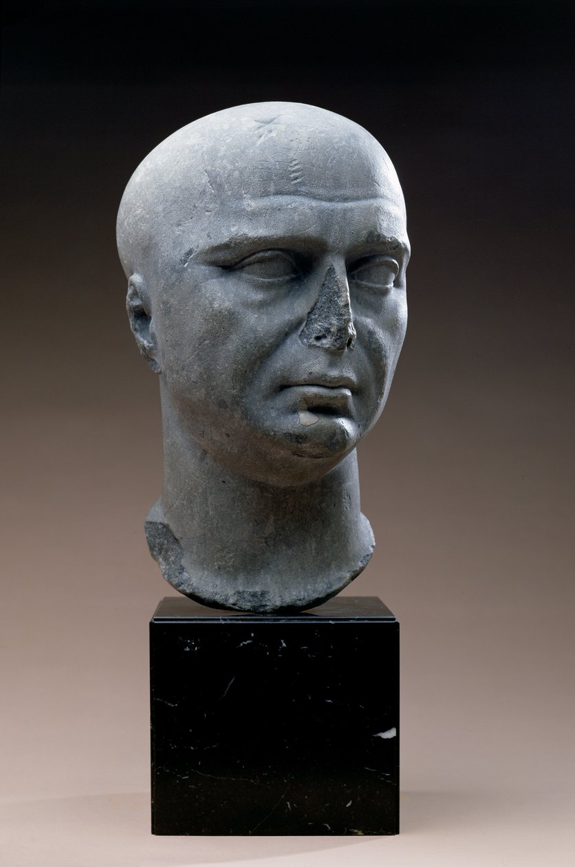رأس صورة لكاهن إيزيس حليق الرأس ، روماني ، القرن الثاني الميلادي (رخام رمادي غامق) بواسطة غير معروف