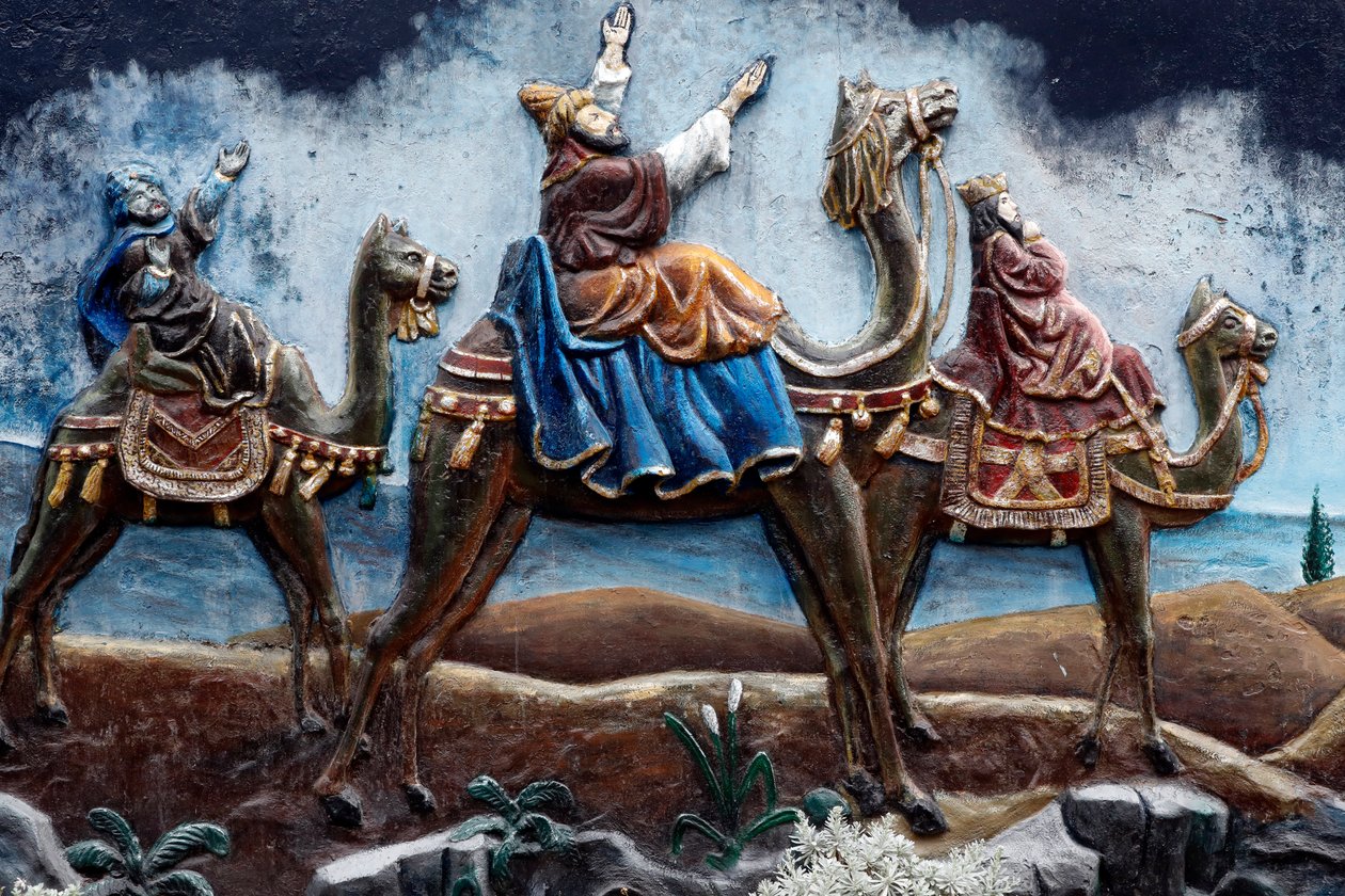 كاتدرائية القديس يوسف (نها ثو لون) ، المهد ، الحكماء الثلاثة أو المجوس ، هانوي ، فيتنام (صورة) بواسطة غير معروف