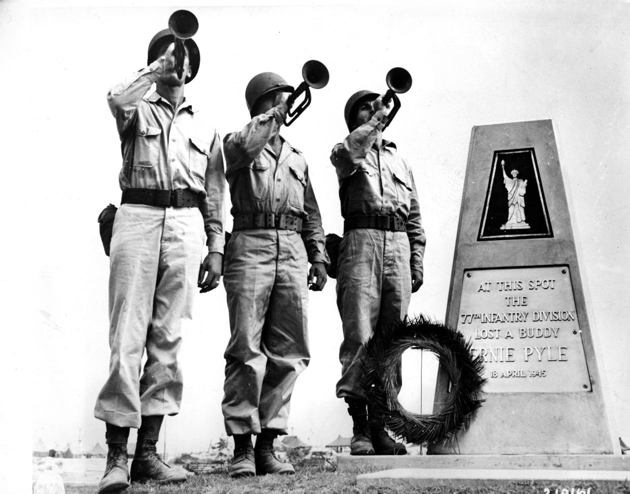 الحرب العالمية الثانية (1939-1945) - الحرب العالمية الثانية (الحرب العالمية الثانية أو الحرب العالمية الثانية): أوكيناوا (اليابان) في 20 أغسطس بواسطة غير معروف