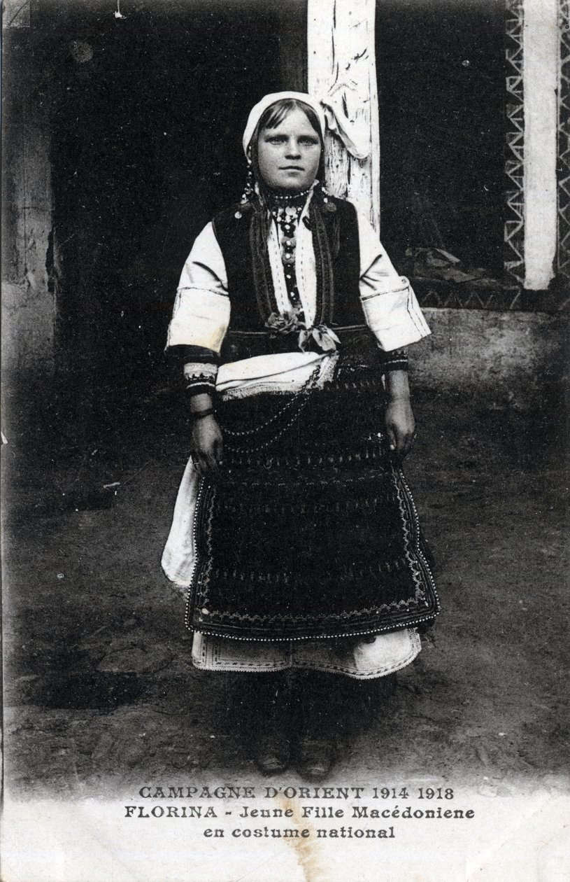 صربيا ، فلورينا: صورة لفتاة مقدونية بالزي الوطني - بطاقة بريدية 1914-1918 بواسطة فنان غير معروف