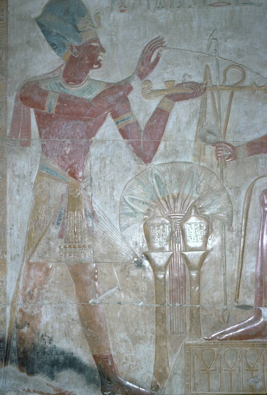 Seti I يقدم البخور إلى حورس ، معبد Seti I ، المملكة المصرية الحديثة ، الأسرة التاسعة عشر ، حوالي 1318 قبل الميلاد (نقش متعدد الألوان) بواسطة غير معروف