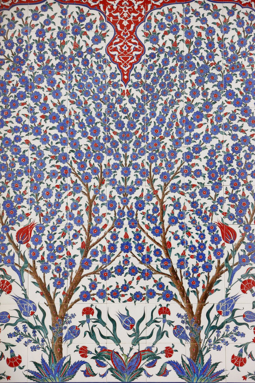 Sheikh Zayed Grand Mosque : One of the 80 Iznikpanels - highly decorated ceramic tiles popular in the 16th century - which feature distinctly in Istanbul