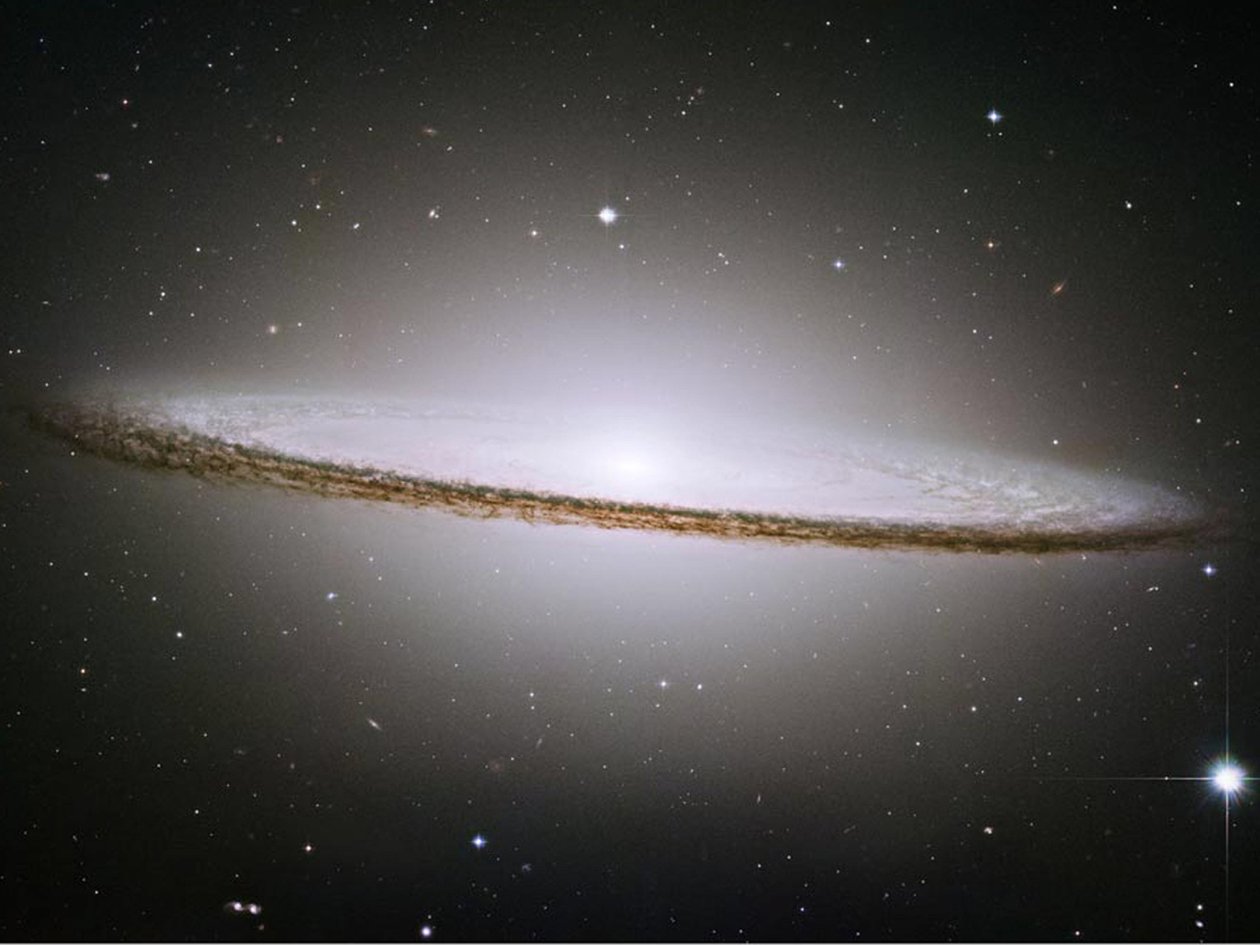 Sombrero Galaxy, c 2005 بواسطة غير معروف
