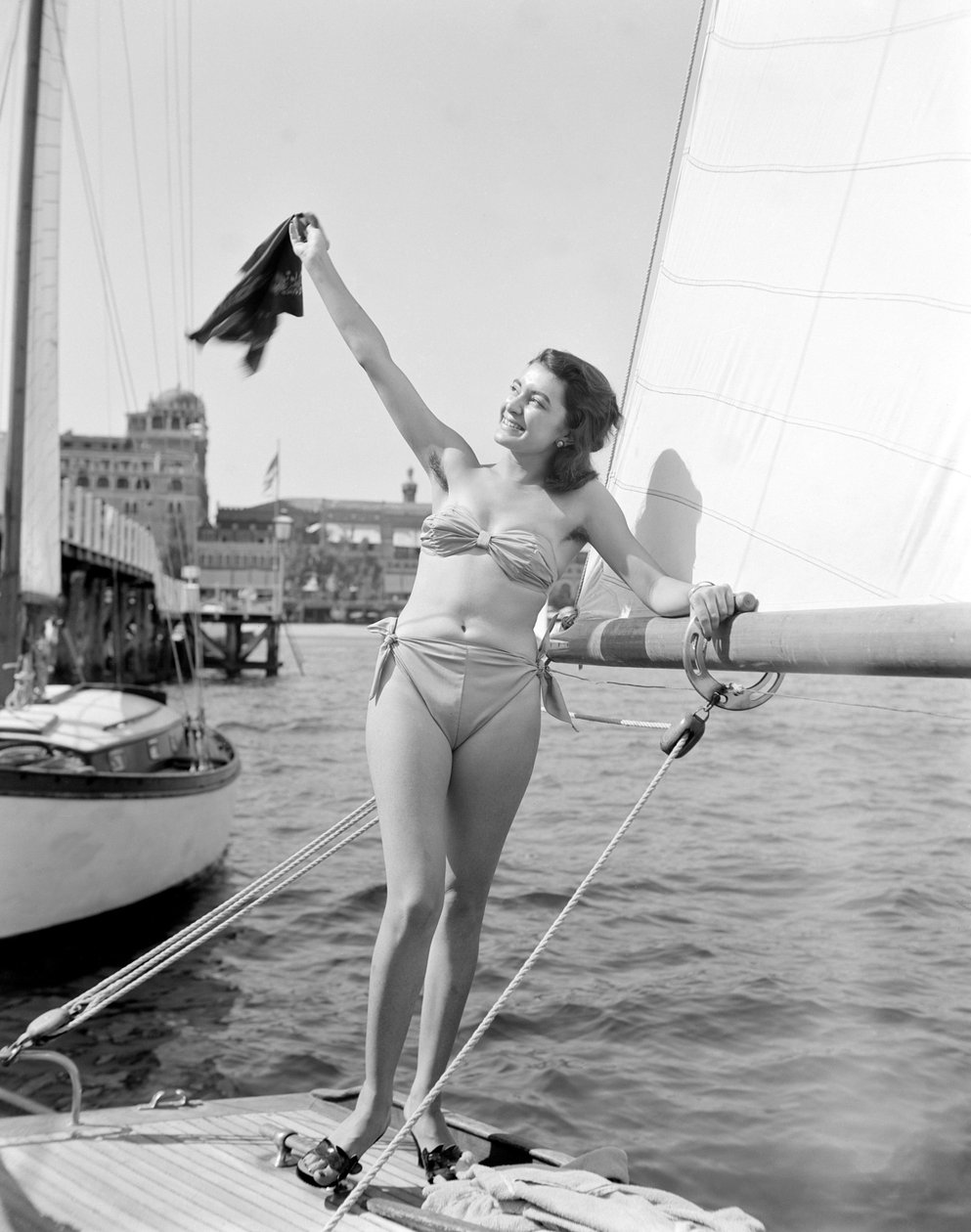 الممثلة سانغ جيانا في فينيس ليدو بيتش - 1951 بواسطة غير معروف
