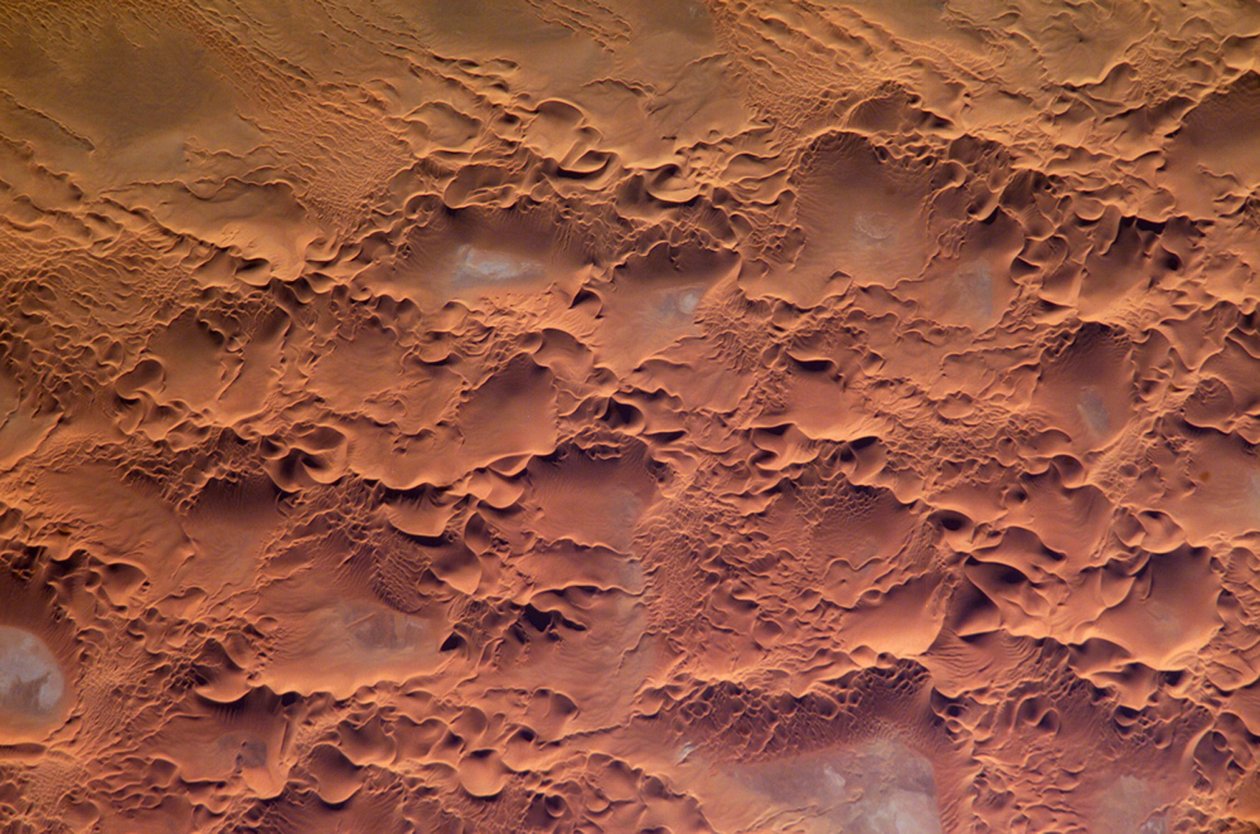 The Issaouane Erg in Algeria from space, January 2005 بواسطة غير معروف