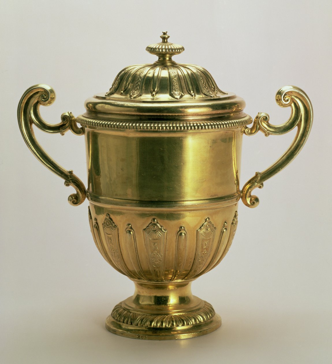كأس وغطاء بمقبضين ، بواسطة جاكوب مارغاس (1687 - 1725) ، لندن بواسطة غير معروف