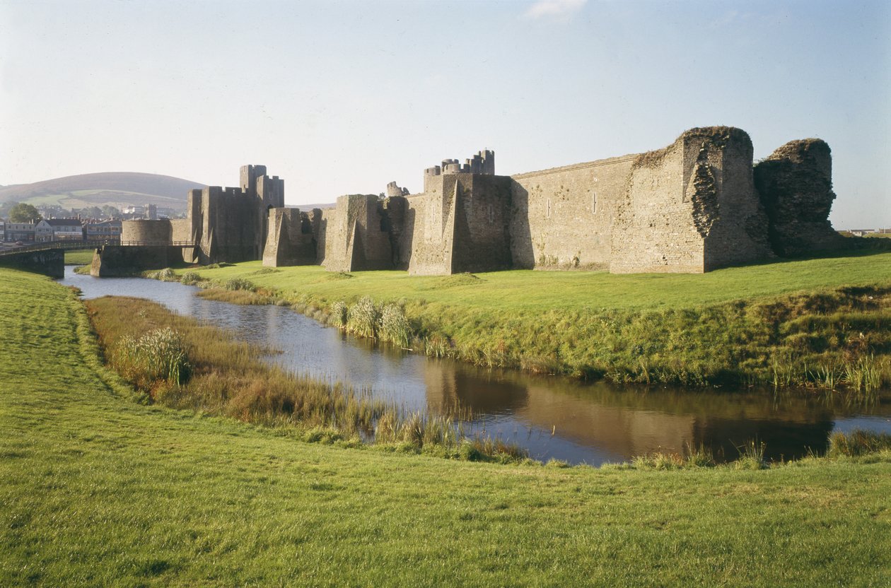 منظر لقلعة Caerphilly ، Glamorgan ، ويلز ، بنيت في 1268-77 (صورة) بواسطة غير معروف