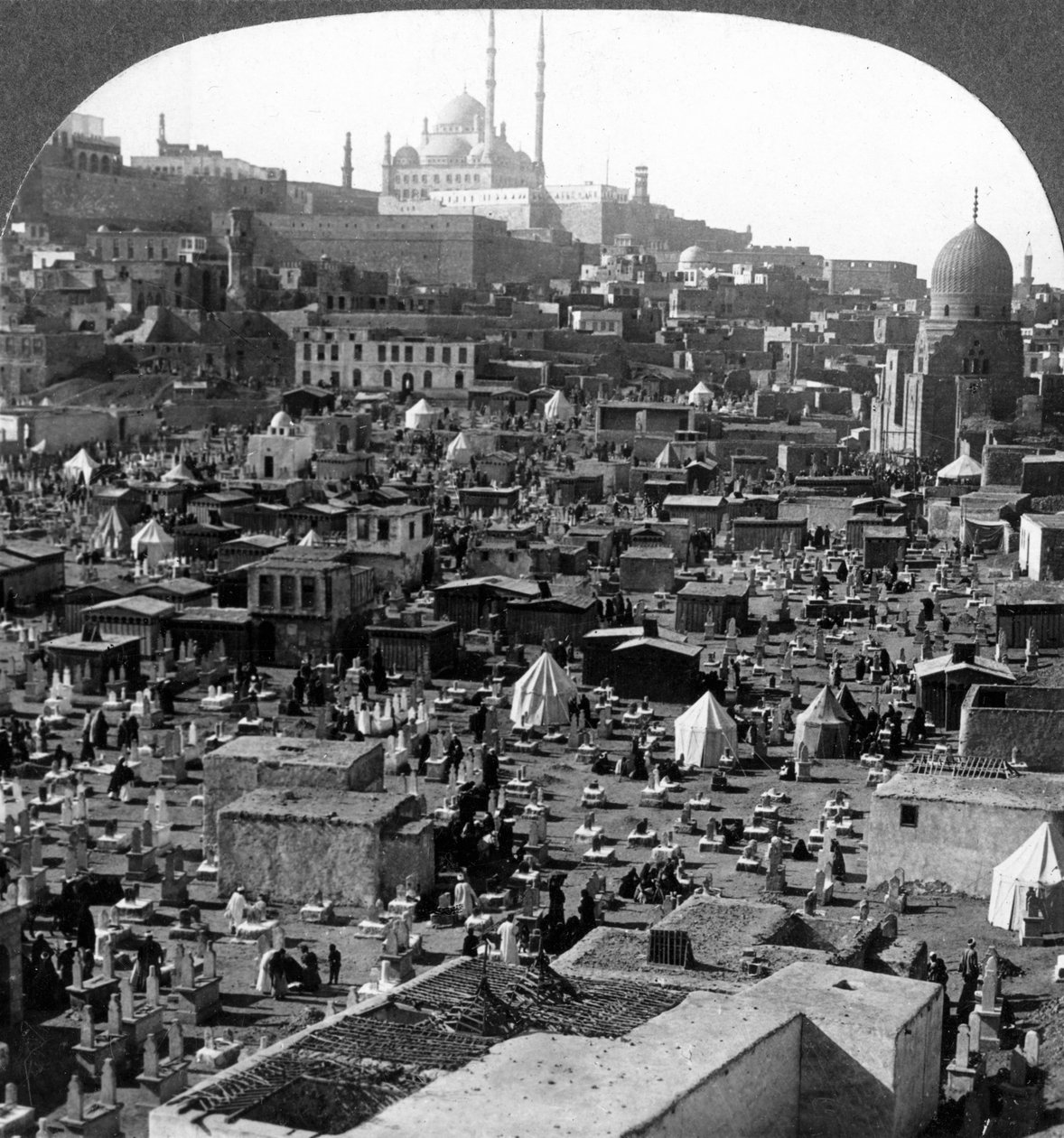 جامع القلعة ومحمد علي بعد مقبرة باب الوزير ، القاهرة ، مصر ، 1905. بواسطة أندروود أند أندروود