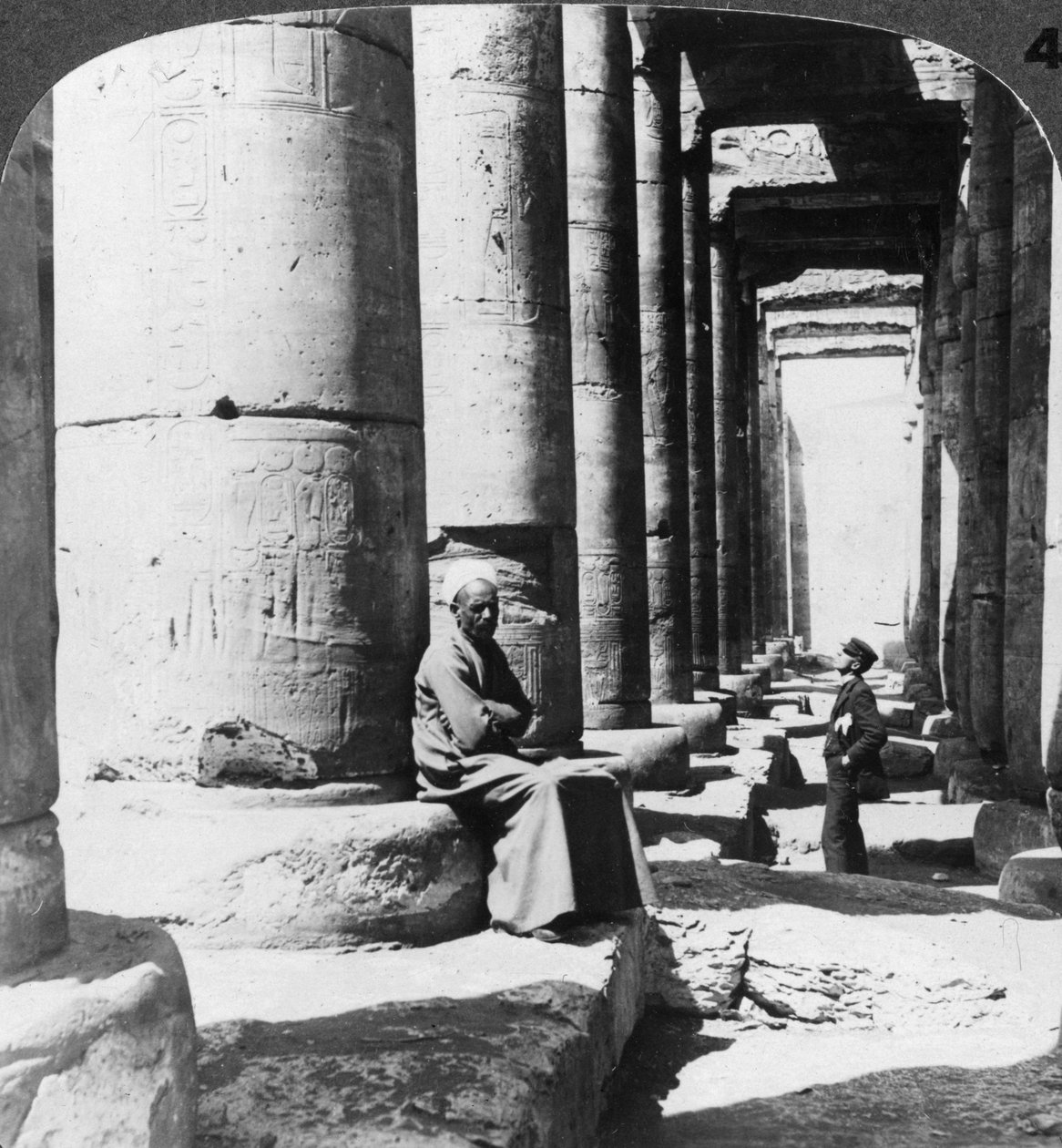 أعمدة معبد سيثوس الأول ، أبيدوس ، مصر ، 1905. بواسطة أندروود أند أندروود