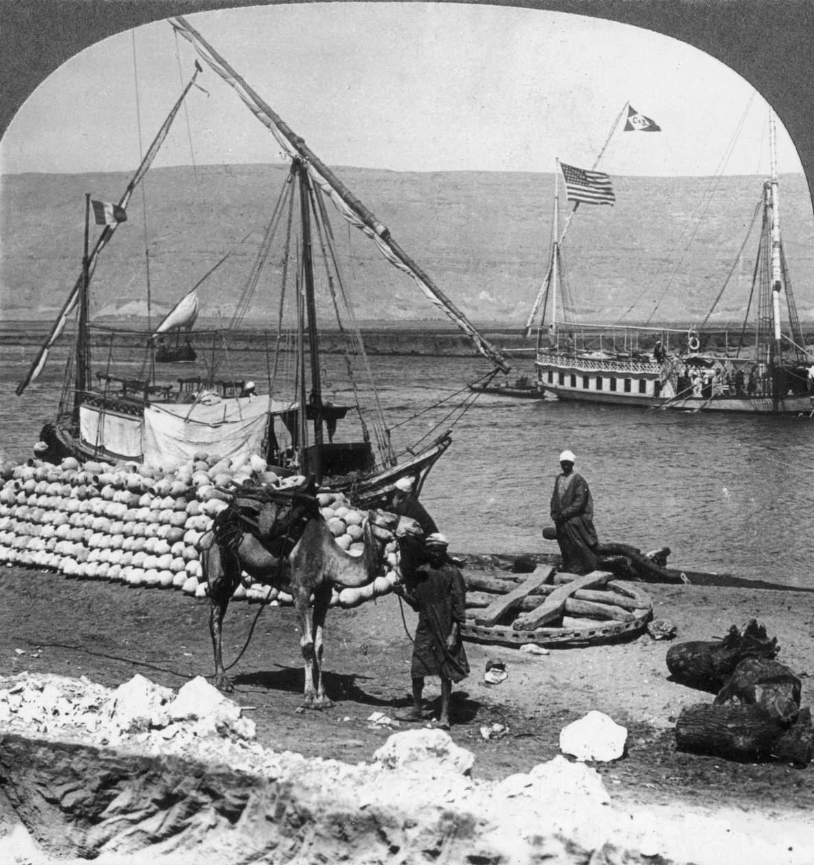 ذهبيات على النهر جاهزة لرحلة النيل ، مصر ، 1905. بواسطة أندروود أند أندروود