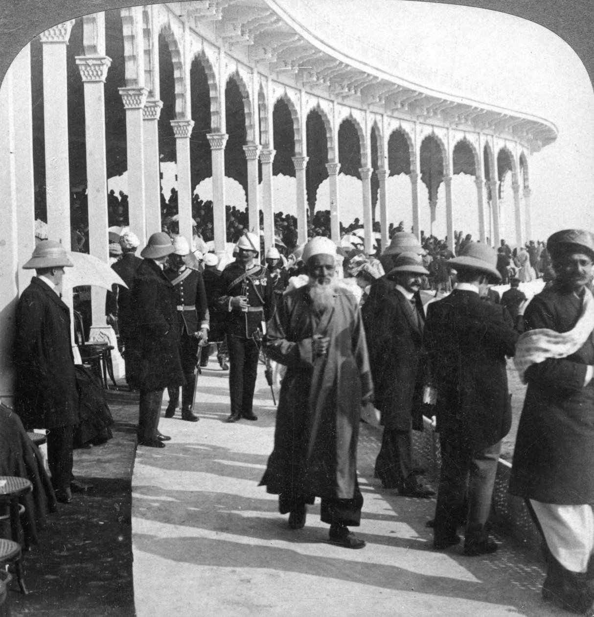 تجمع في مدرج دوربار العظيم ، دلهي ، الهند ، 1903. بواسطة أندروود أند أندروود