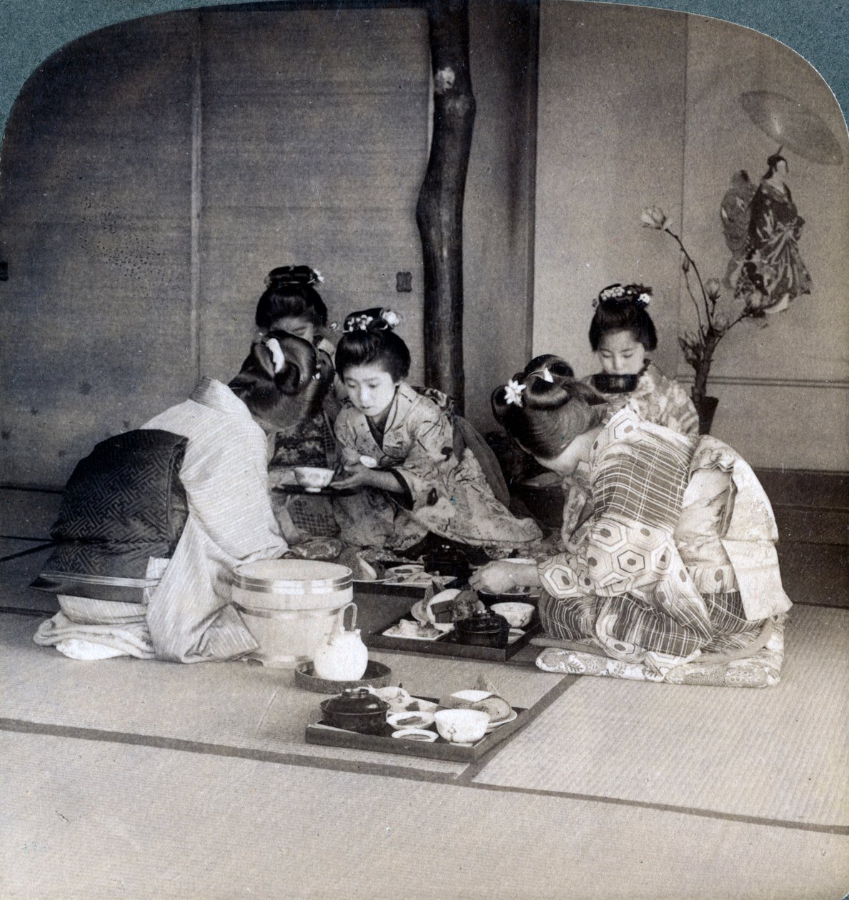Geishas في العشاء ، طوكيو ، اليابان ، 1904 بواسطة أندروود أند أندروود