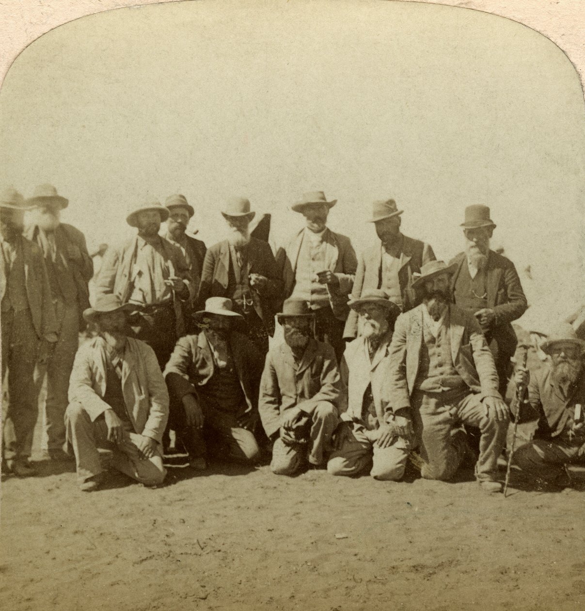 القادة الرئيسيون للجنرال كرونجيس بعد الاستسلام ، جنوب أفريقيا ، حرب البوير ، 1900. بواسطة أندروود أند أندروود