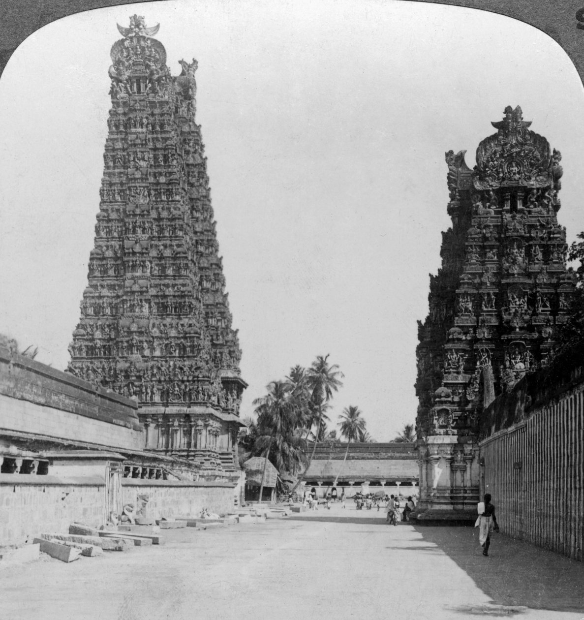 Gopuram ، Sri Meenakshi Hindu Temple ، Madurai ، Tamil Nadu ، India ، c1900s. بواسطة أندروود أند أندروود