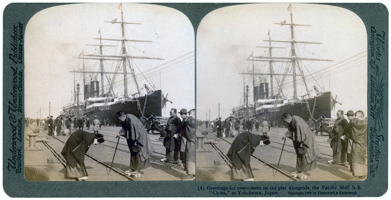 تحية للقادمين الجدد على الرصيف إلى جانب Pacific Mail SS China ، يوكوهاما ، اليابان ، 1904. بواسطة أندروود أند أندروود