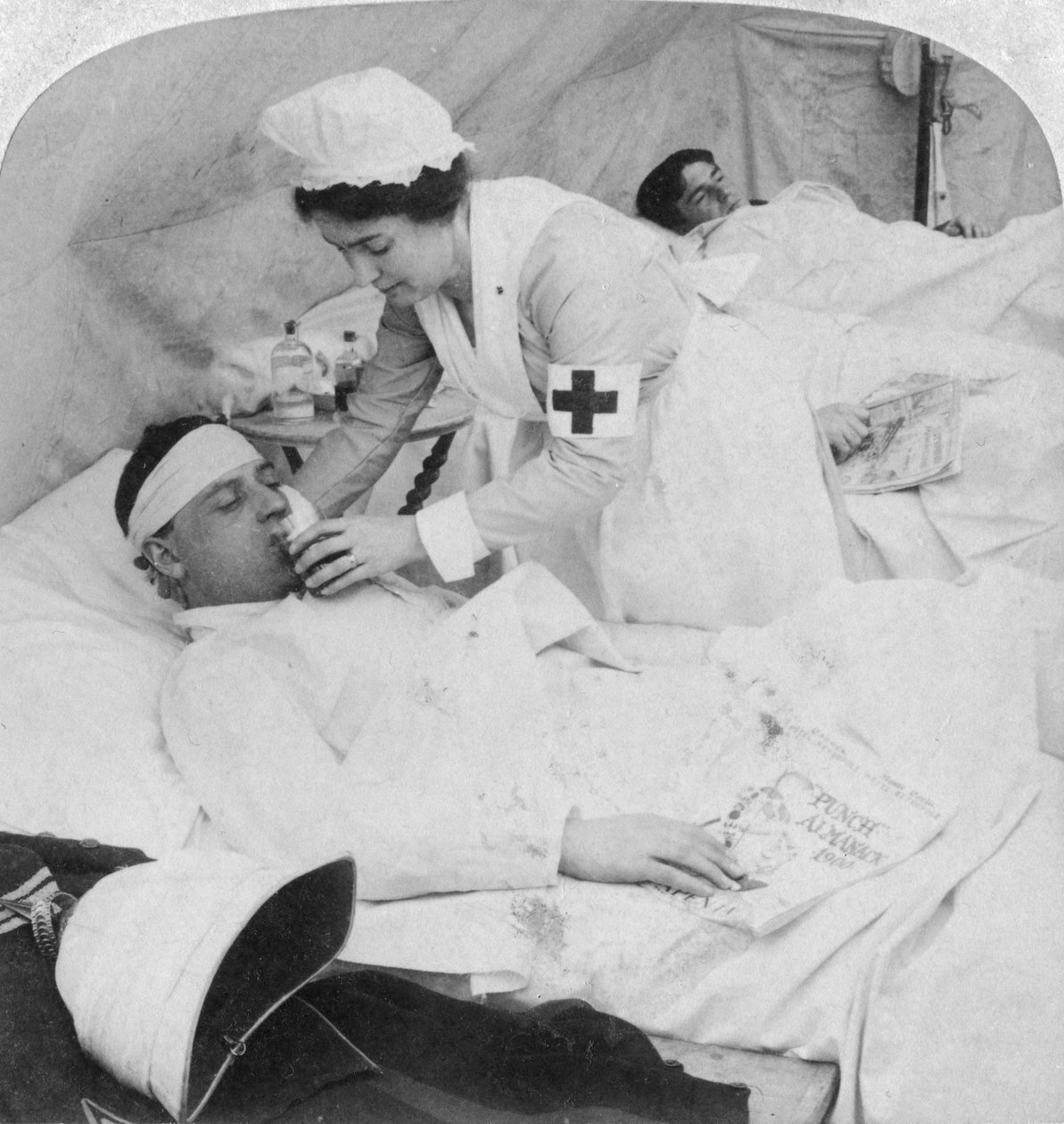 في مستشفى ميداني بريطاني على نهر توجيلا ، جنوب أفريقيا ، حرب البوير الثانية ، 1900. بواسطة أندروود أند أندروود