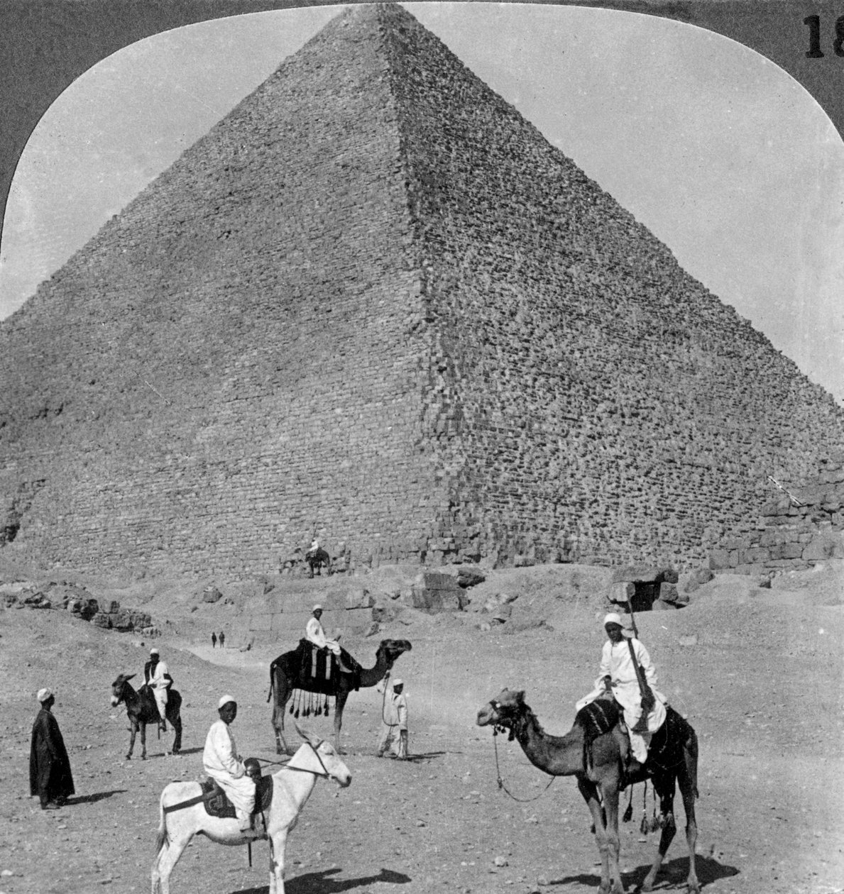 مقبرة الملك خفوس ، الهرم الأكبر بالجيزة ، مصر ، 1905. بواسطة أندروود أند أندروود