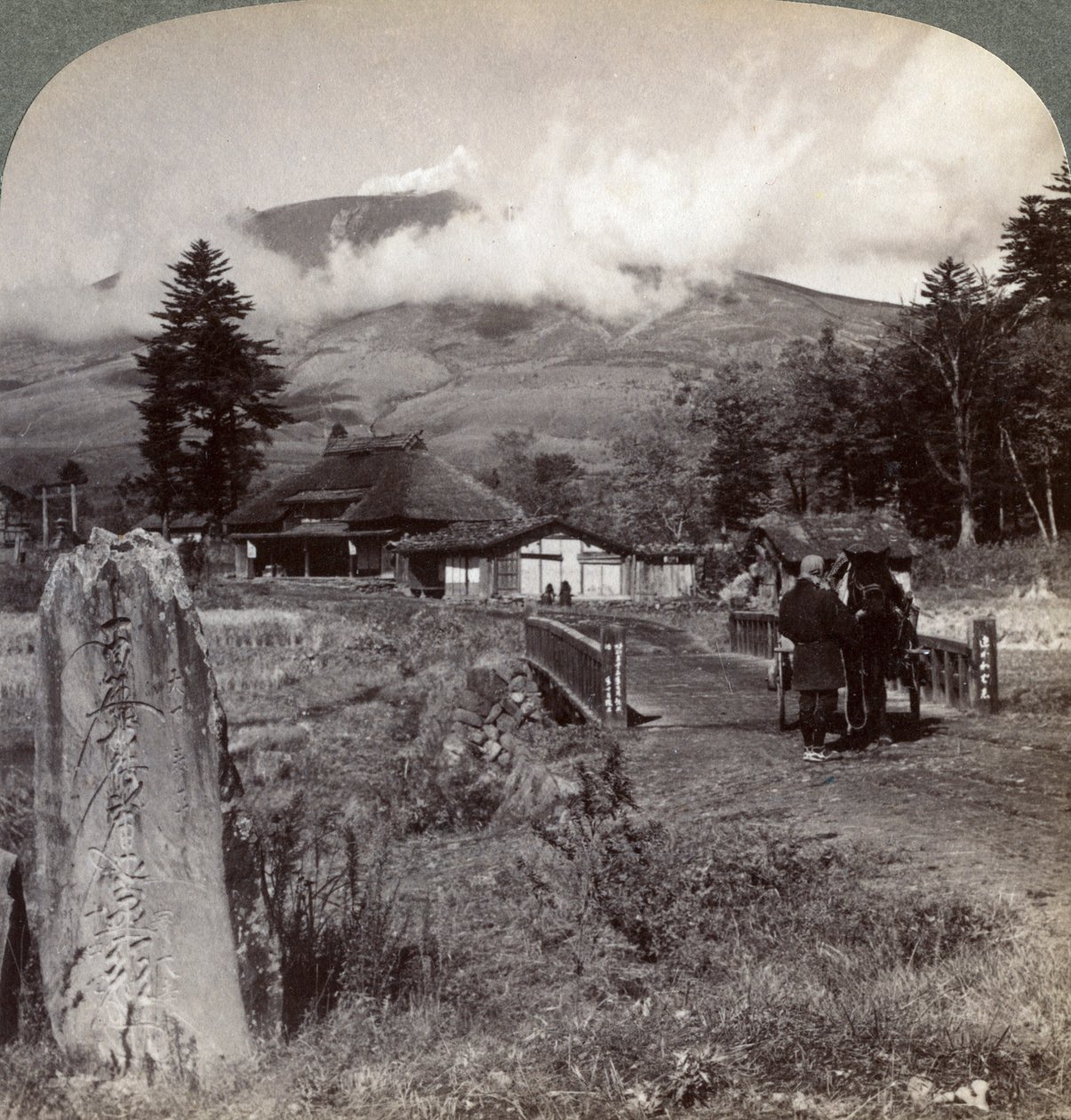 جبل أساما أساماياما ، أكبر بركان نشط في اليابان ، شمال غرب كاتسوكي ، 1904. بواسطة أندروود أند أندروود