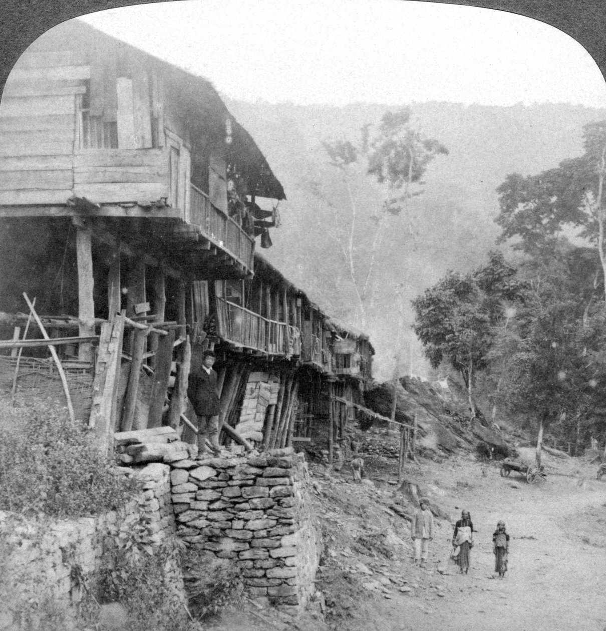 قرية أصلية ، جسر تيستا بالقرب من دارجيلنغ ، الهند ، 1903 بواسطة أندروود أند أندروود
