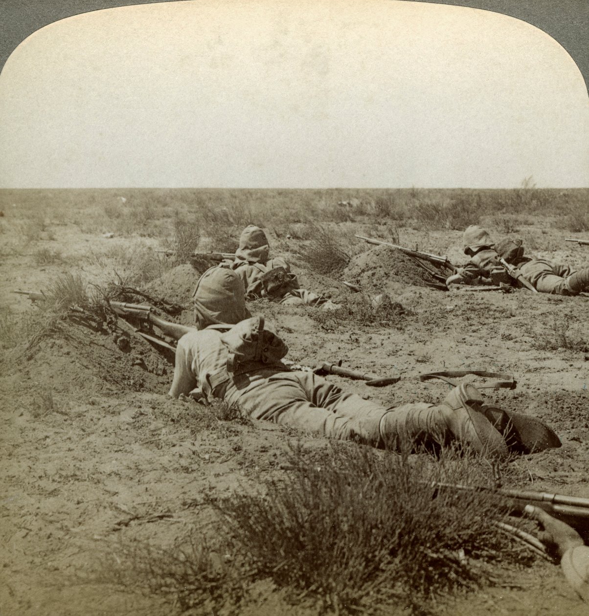 على خط القتال مع كوينز فاينست ، نهر مودر ، جنوب أفريقيا ، حرب البوير ، 1899-1902. بواسطة أندروود أند أندروود