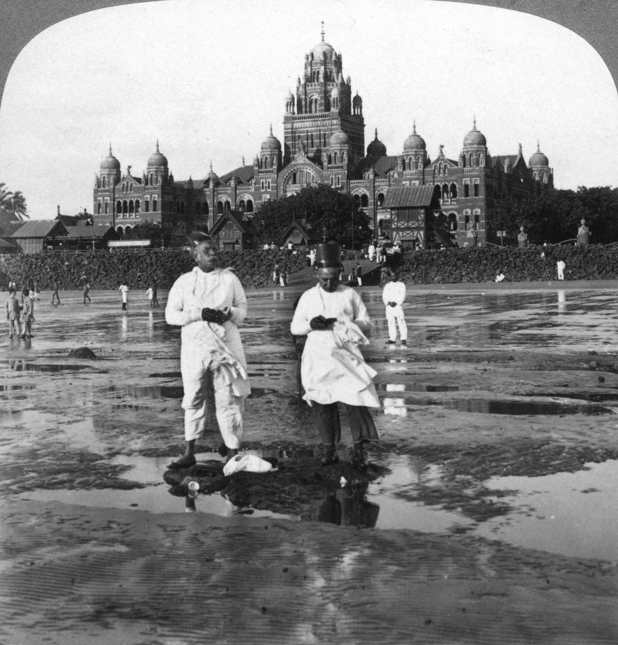 فرسيس يعبد القمر الجديد ، بومباي ، الهند ، 1903. بواسطة أندروود أند أندروود