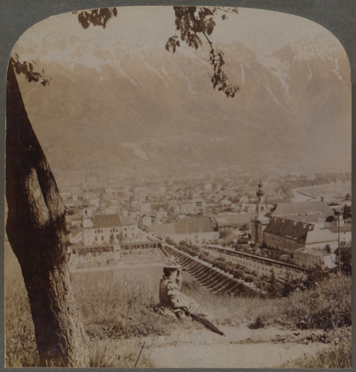 إنسبروك الخلابة ، عاصمة تيرول ، النمسا - تحت جبال الألب البافارية الصارمة ، 1898. بواسطة أندروود أند أندروود