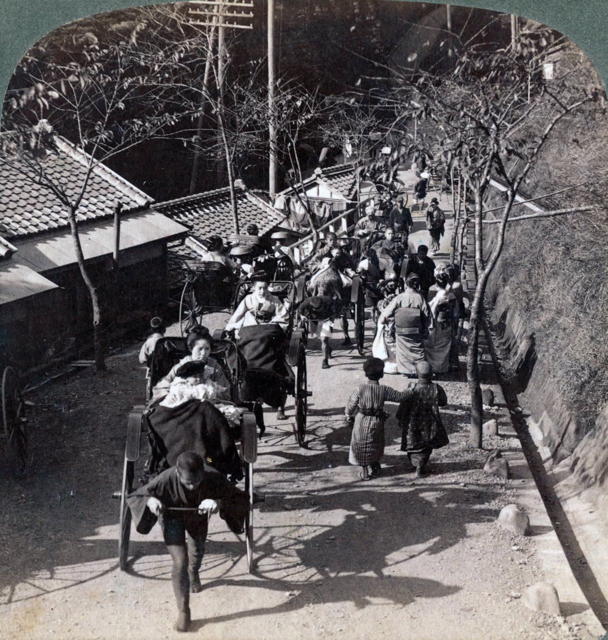 ركوب إلى معبد Daijingu ، لمهرجان Shinto لعبادة آلهة الشمس ، يوكوهاما ، اليابان ، 1904. بواسطة أندروود أند أندروود