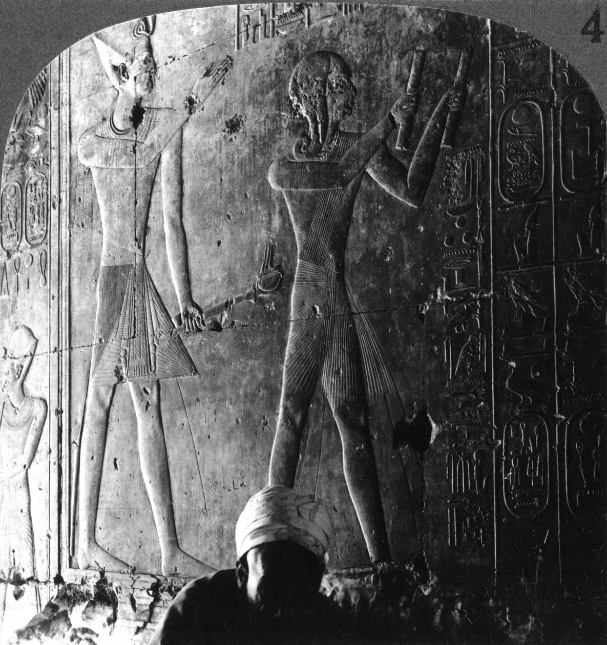 سيثوس الأول وابنه رمسيس الثاني يعبدان أسلافهما ، أبيدوس ، مصر ، عام 1900. بواسطة أندروود أند أندروود