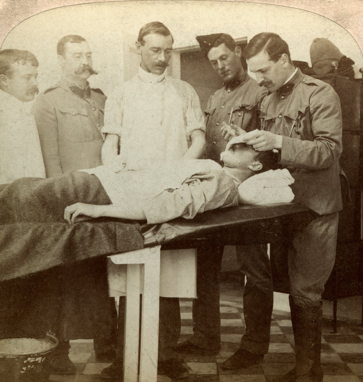 جندي سقط في الجبهة ، مستشفى وينبرغ ، كيب تاون ، جنوب أفريقيا ، حرب البوير ، 1899-1902 بواسطة أندروود أند أندروود