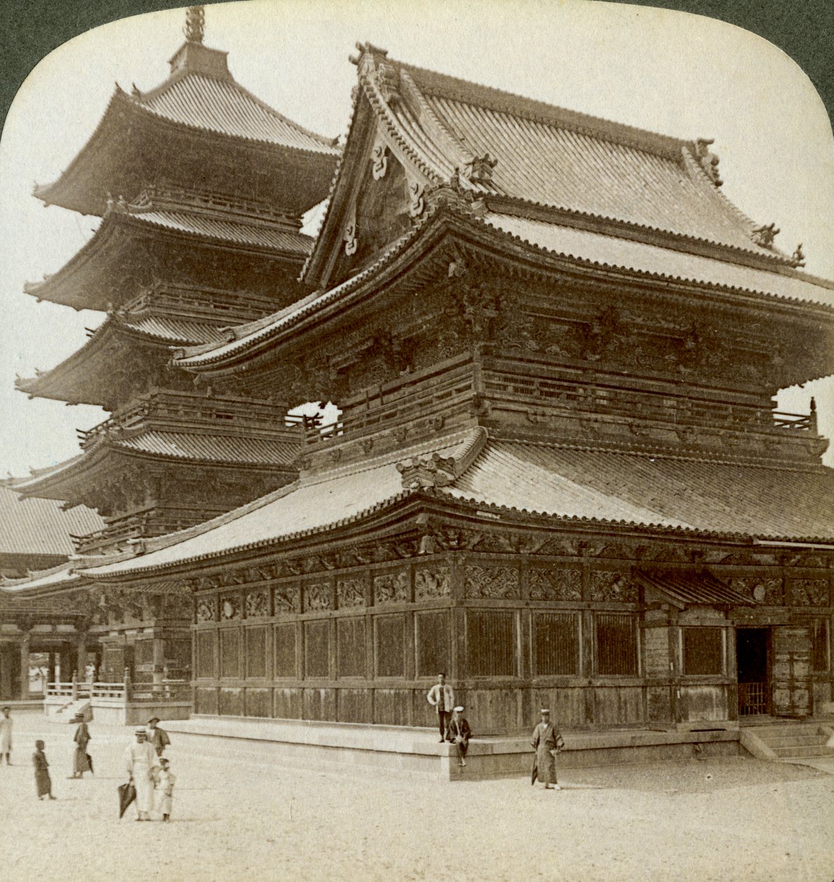 روعة معبد Shitenno-ji ، أوساكا ، اليابان ، 1904 بواسطة أندروود أند أندروود