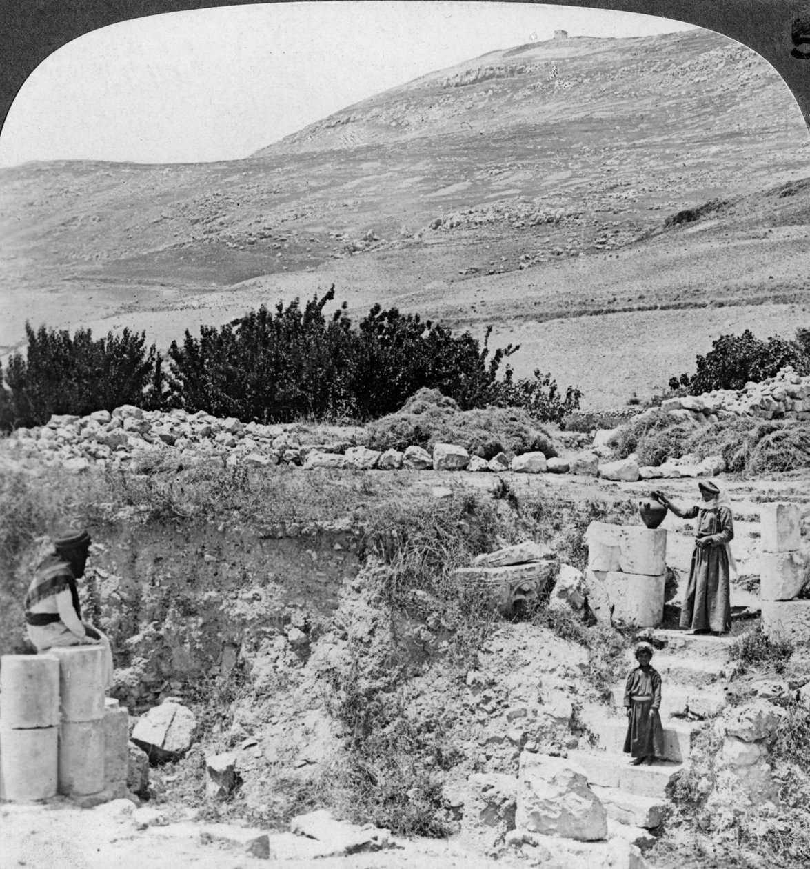 الخطوات المؤدية إلى يعقوب جيدًا ، شمال غرب فلسطين فلسطين 1905. بواسطة أندروود أند أندروود