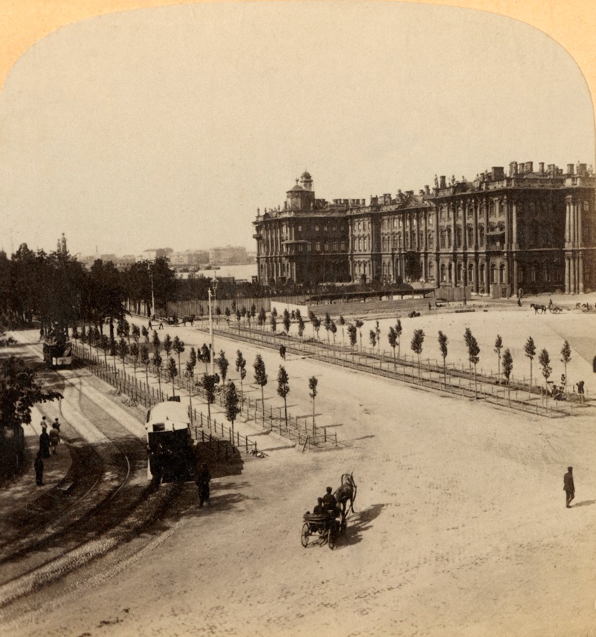 القصر الشتوي الإمبراطوري من نيفسكي بروسبكت ، سانت بطرسبرغ ، روسيا ، 1897. بواسطة أندروود أند أندروود