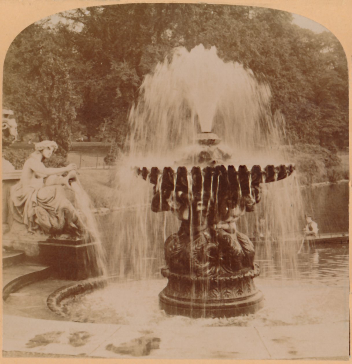 النافورة الكبيرة ، لندن ، إنجلترا ، 1896. بواسطة أندروود أند أندروود